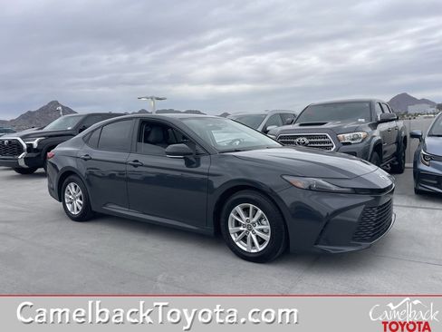 Used 2025 Toyota Camry LE image 10