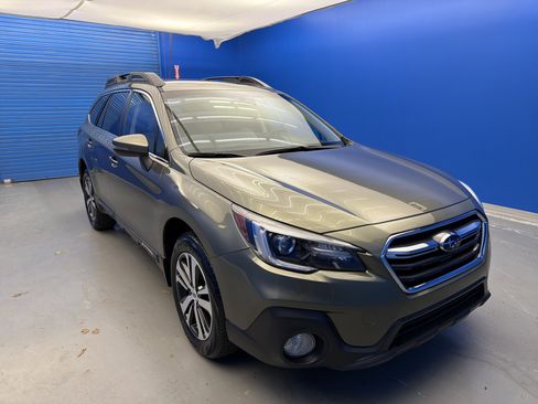 Used 2018 Subaru Outback 2.5i Limited image 2