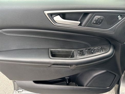 Used 2022 Ford Edge Titanium image 15