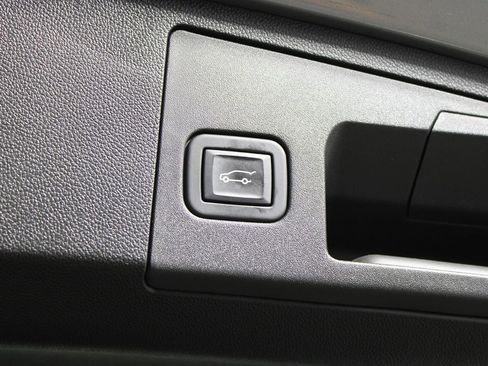 Used 2024 Cadillac XT4 Premium Luxury image 34