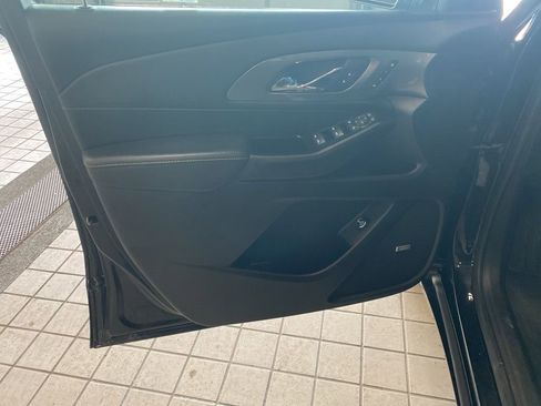 Used 2023 Chevrolet Traverse Premier image 10