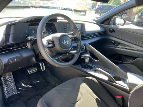 Certified 2025 Hyundai Elantra Sport image 13