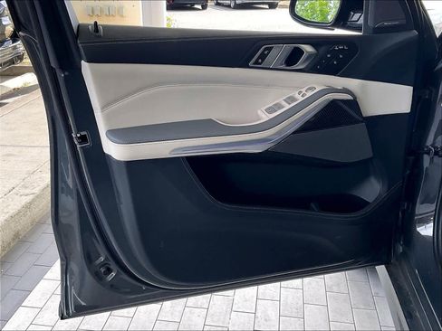 Used 2024 BMW X7 M60i w/ Executive Package image 23
