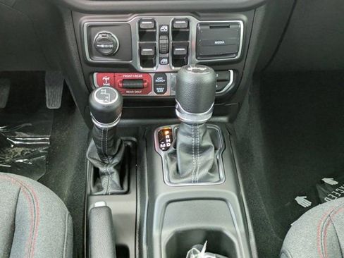 New 2025 Jeep Wrangler Rubicon w/ XTREMEE 35" Tire Package image 18