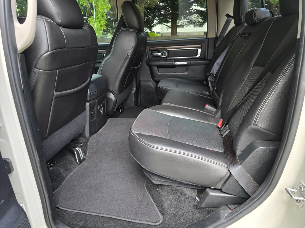 Used 2016 RAM 3500 Laramie w/ Convenience Group AWD/4WD image 19