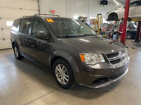 Used 2016 Dodge Grand Caravan SXT image 6