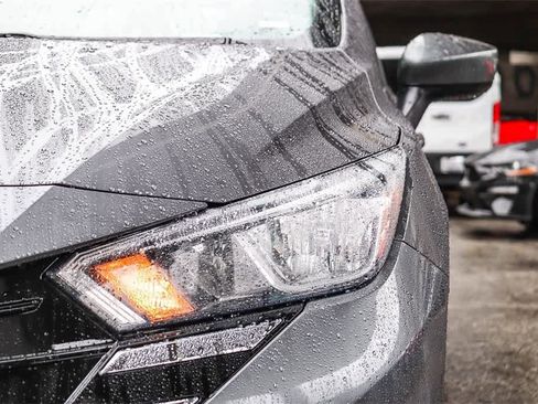 Used 2023 Nissan Versa SV image 7