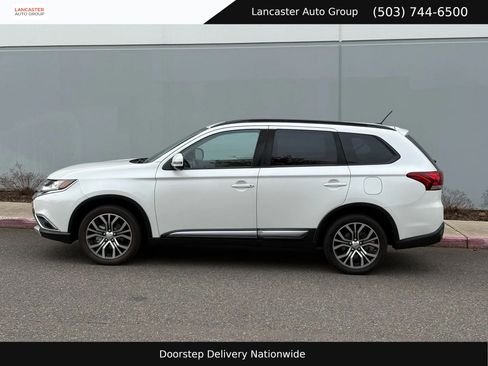 Used 2016 Mitsubishi Outlander SEL AWD/4WD image 3