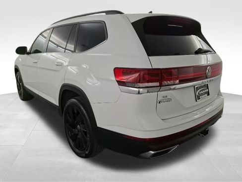 Used 2024 Volkswagen Atlas SE w/ Black Wheel Package FWD image 5