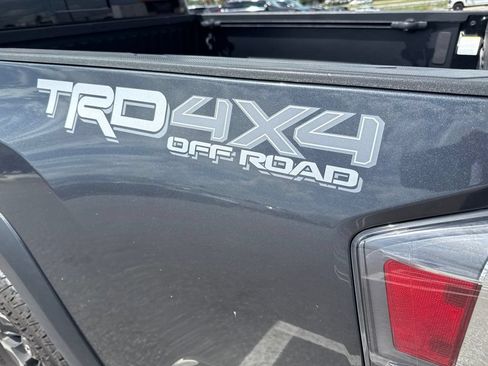 Used 2023 Toyota Tacoma TRD Off-Road w/ Technology Package AWD/4WD image 12