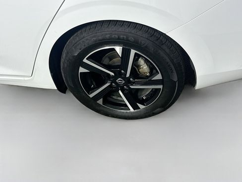 Used 2025 Nissan Sentra SV image 11