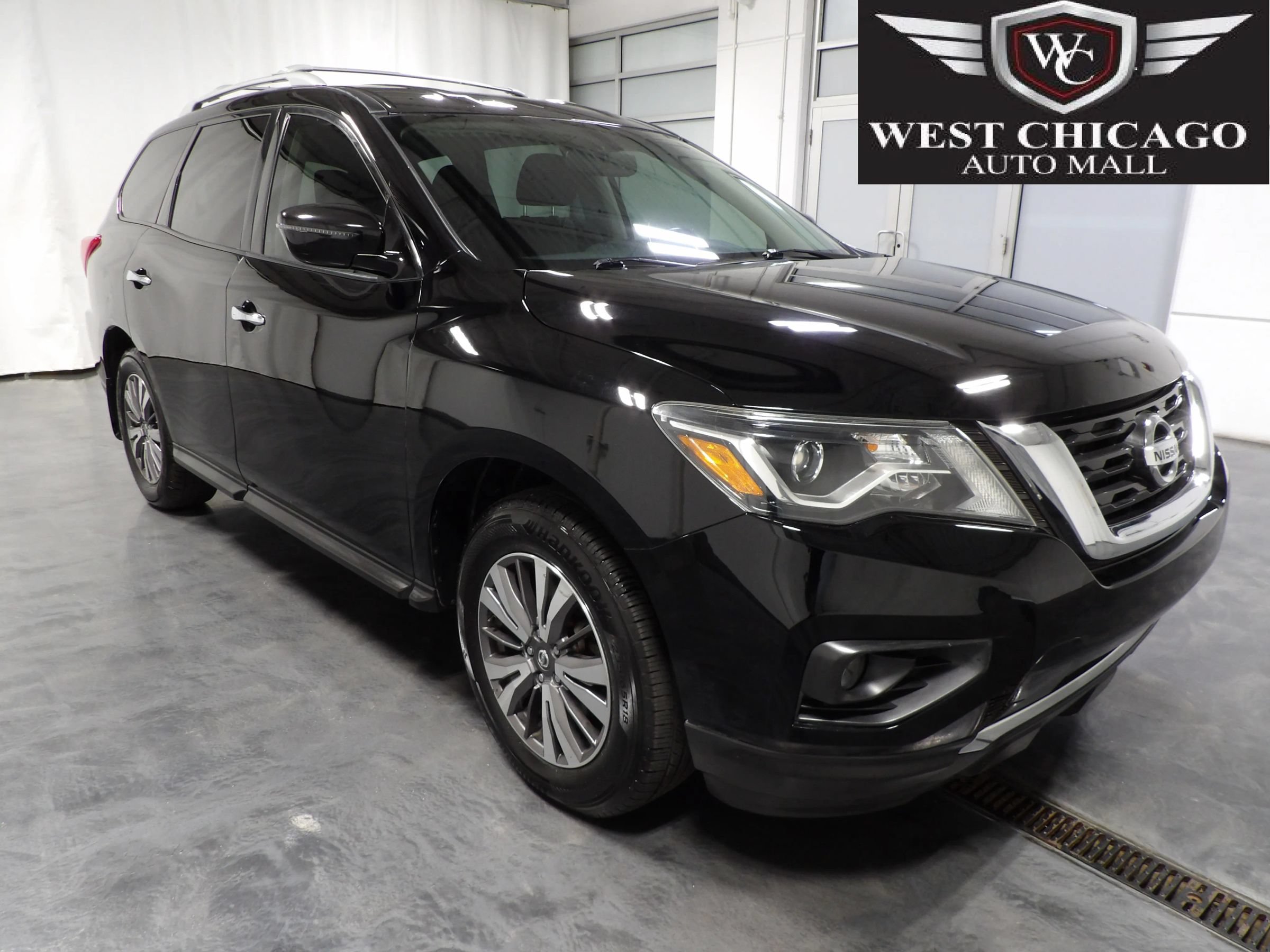 Used 2017 Nissan Pathfinder SV w/ SV Cold Weather Package AWD/4WD image 1