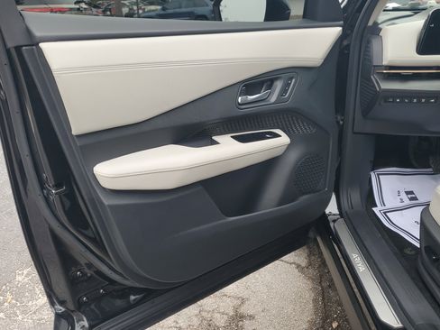 Used 2023 Nissan Ariya FWD image 18