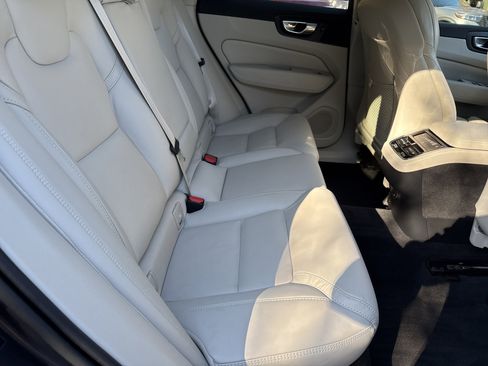 Used 2023 Volvo XC60 B5 Ultimate w/ Climate Package image 15