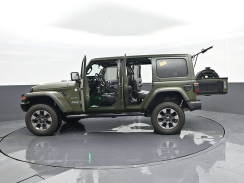 Used 2020 Jeep Wrangler Unlimited Sahara w/ Dual Top Group AWD/4WD image 31