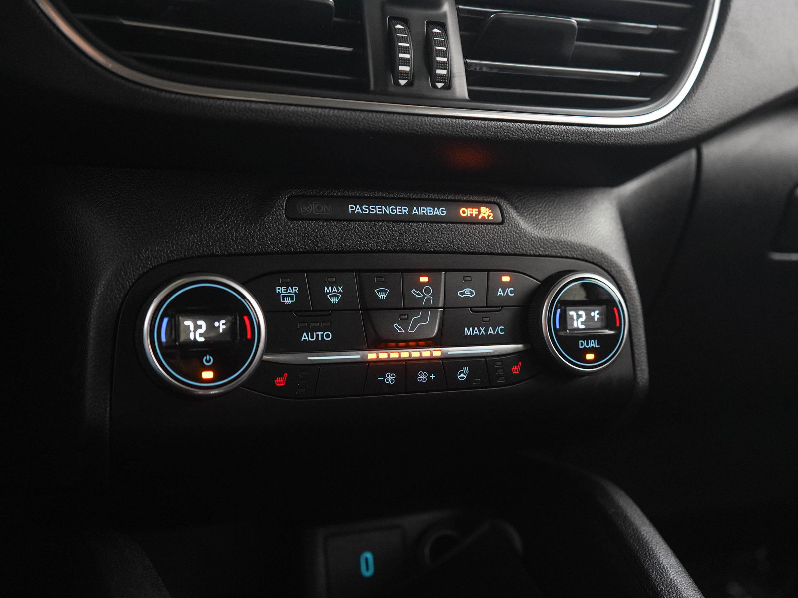 Used 2020 Ford Escape Titanium AWD/4WD image 22