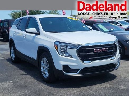 Used 2024 GMC Terrain SLE FWD image 1