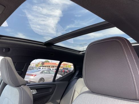 Used 2024 Volvo XC40 B5 Core image 19