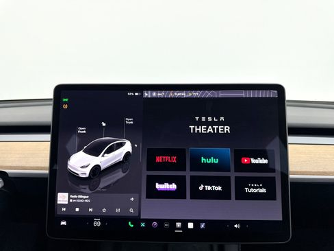 Used 2024 Tesla Model Y Performance image 22