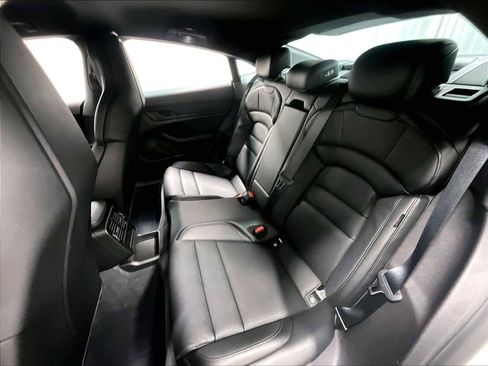 Used 2022 Porsche Taycan image 30