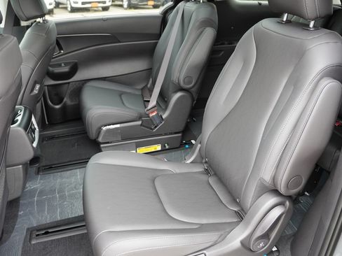 New 2027 Kia Carnival SX w/ Dark Edition Package FWD image 12