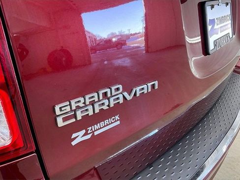 Used 2017 Dodge Grand Caravan SE image 9