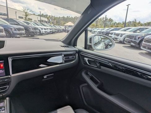 Used 2020 Porsche Macan AWD/4WD image 18