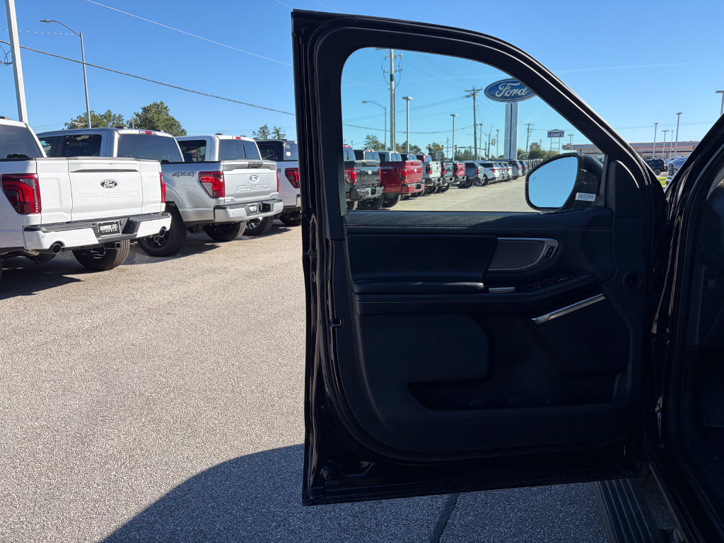 Used 2025 Ford Expedition Max Platinum AWD/4WD image 12