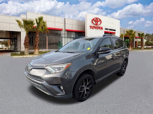Used 2017 Toyota RAV4 SE image 9