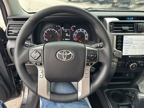 Used 2022 Toyota 4Runner SR5 Premium image 17