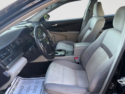 Used 2014 Toyota Camry LE FWD image 12