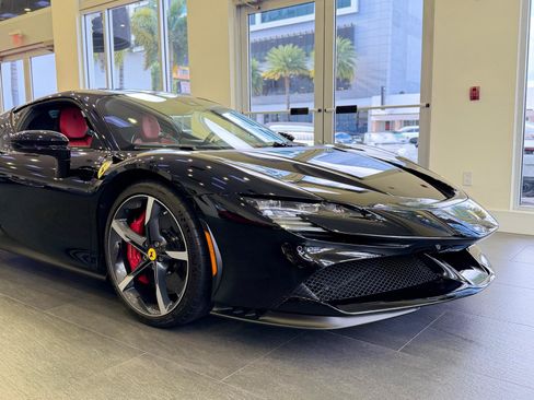Used 2023 Ferrari SF90 Stradale AWD/4WD image 7