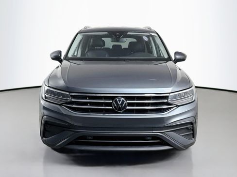 Used 2024 Volkswagen Tiguan SE FWD image 2