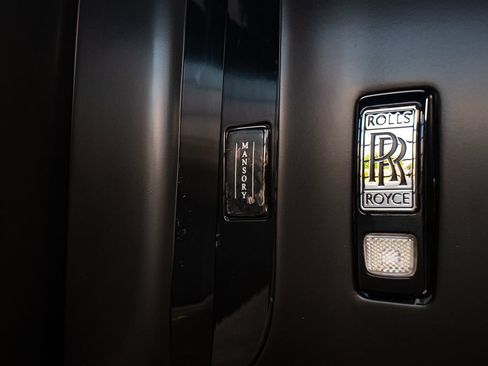 Used 2024 Rolls-Royce Phantom Sedan RWD image 24