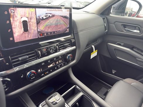 New 2026 Nissan Pathfinder SL image 21