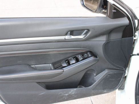 Used 2023 Nissan Altima 2.5 SR w/ SR Premium Package image 20