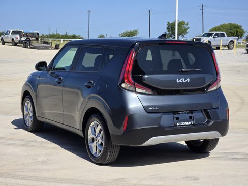 Used 2025 Kia Soul LX w/ LX Technology Package FWD image 6