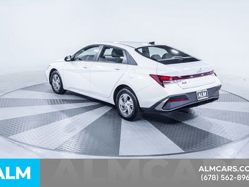 Used 2025 Hyundai Elantra SE image 7