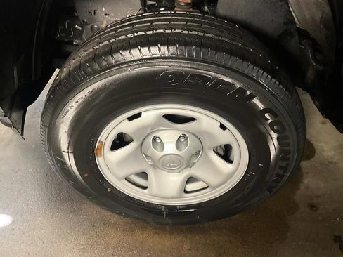 Used 2023 Toyota Tacoma SR RWD image 14