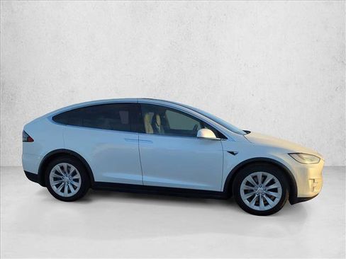 Used 2018 Tesla Model X 100D image 4