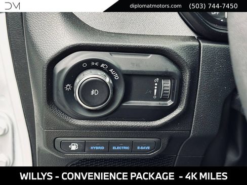 Used 2024 Jeep Wrangler Unlimited AWD/4WD image 32