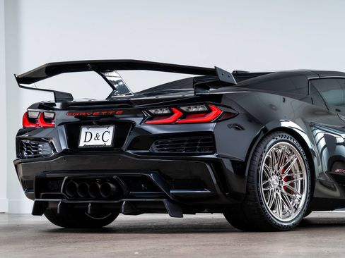 Used 2024 Chevrolet Corvette Z06 RWD image 11