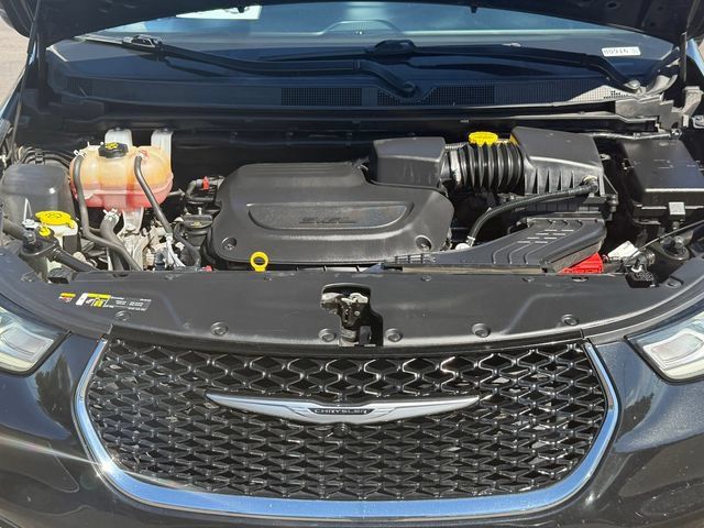 Used 2022 Chrysler Pacifica Touring-L FWD image 27