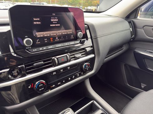 Certified 2025 Nissan Pathfinder SV image 21