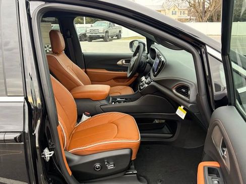 New 2026 Chrysler Pacifica Pinnacle AWD/4WD image 29