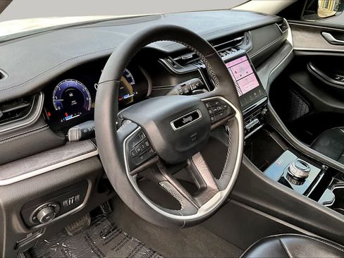 Used 2023 Jeep Grand Cherokee Limited RWD image 17