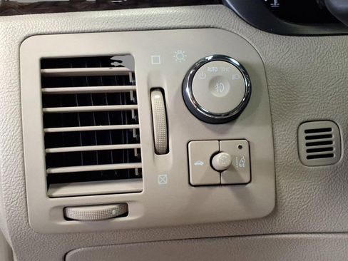 Used 2008 Cadillac DTS w/ Sun And Sound Package FWD image 15