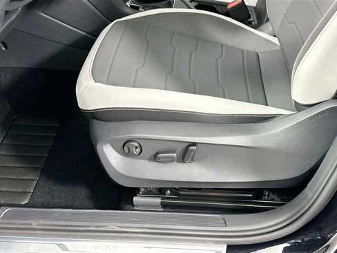 New 2025 Volkswagen Taos SE image 16