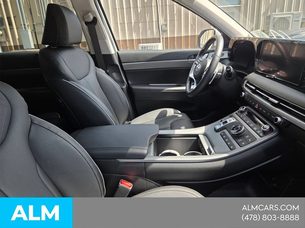 Used 2025 Hyundai Palisade SEL AWD/4WD image 16