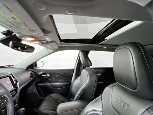 Used 2022 Jeep Cherokee Limited w/ Mopar Interior Package image 21